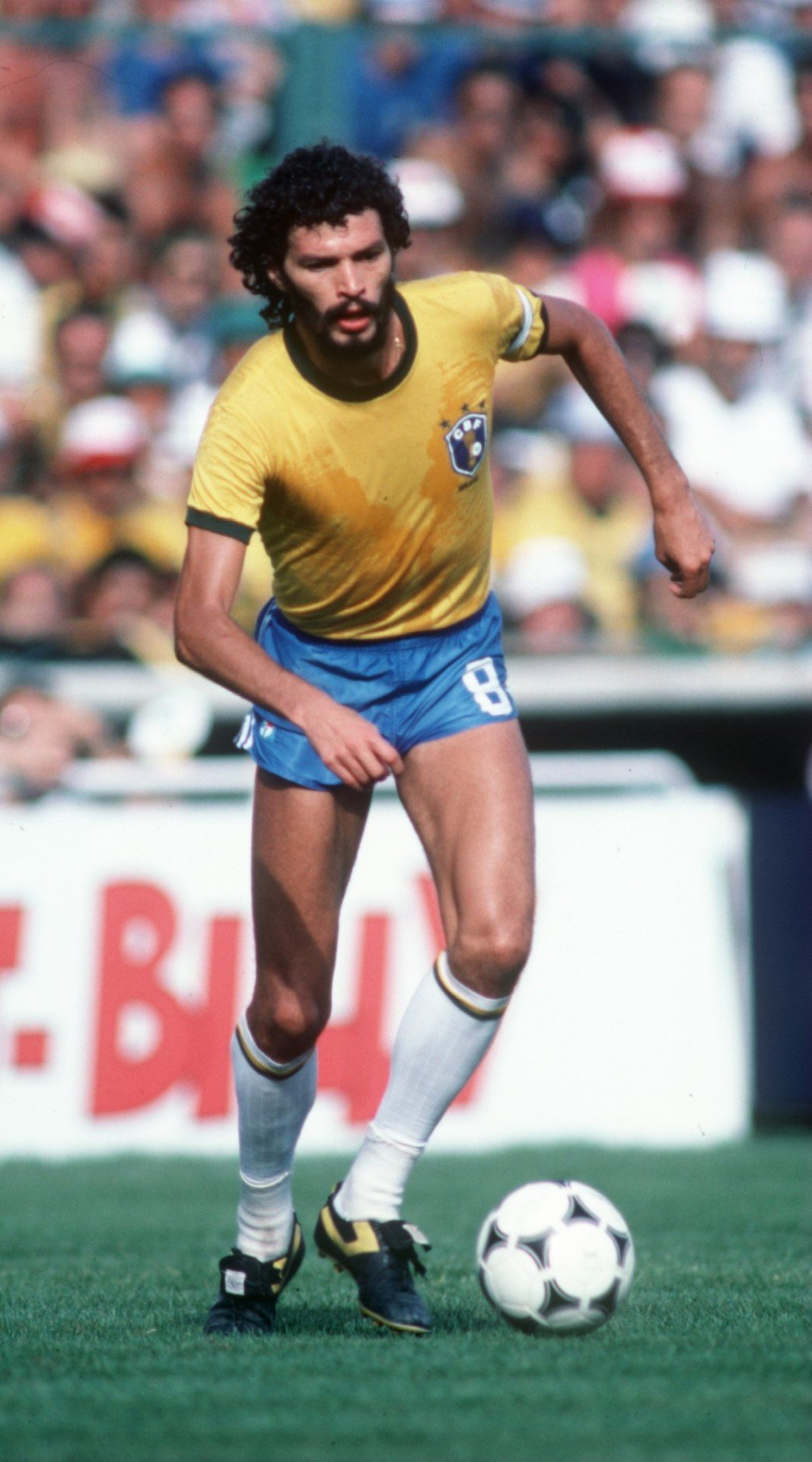 Бразилия от 1982-ра пък вероятно е отборът, който е имал най-много неутрални почитатели по света, но не е спечелил титлата. Изумителен състав, воден от Сократес и Зико, но елиминиран от Италия в драма с 2:3