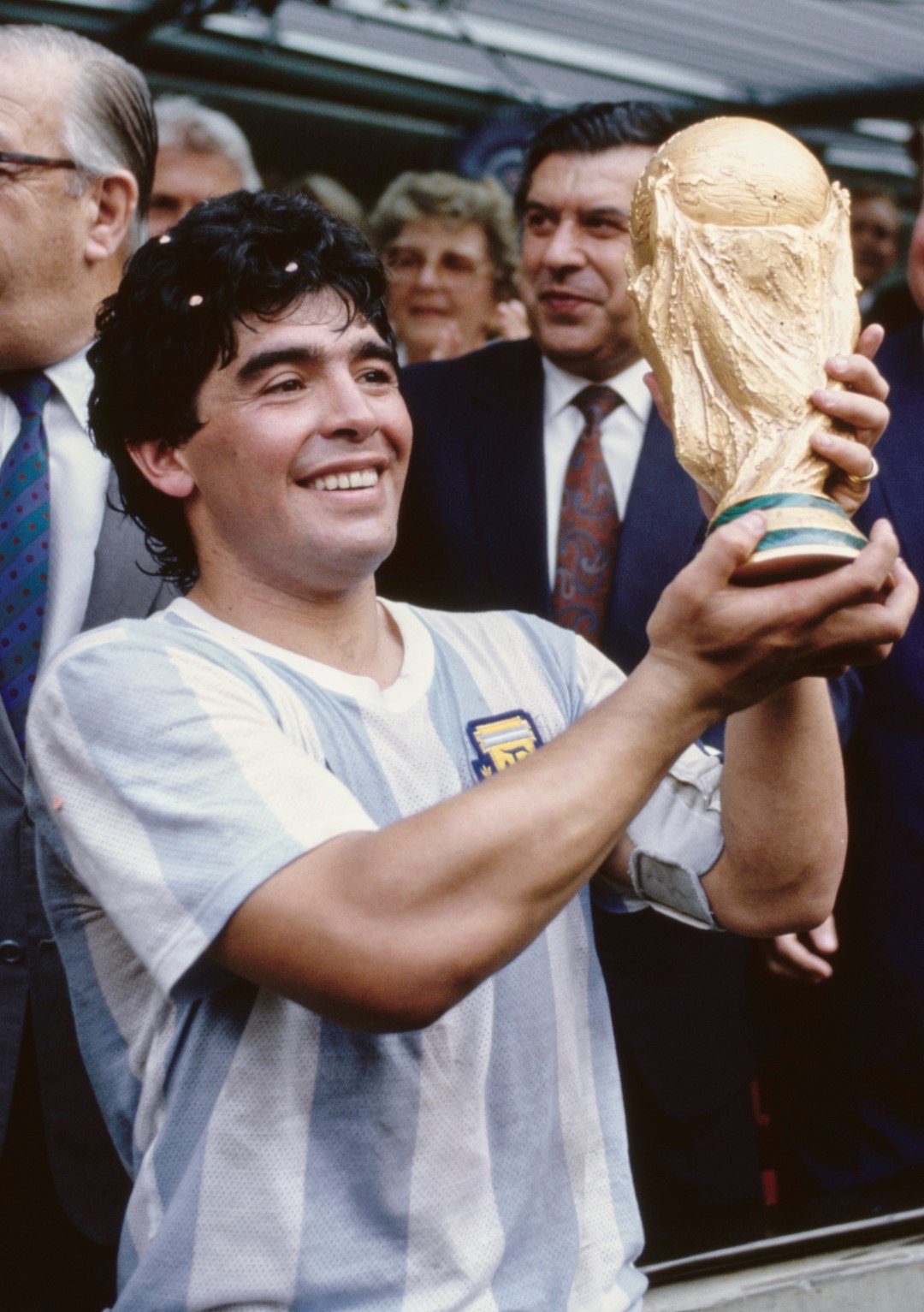 1986-а, "Ацтека". Марадона с купата, която сам спечели за един неособено блестящ аржентински отбор.