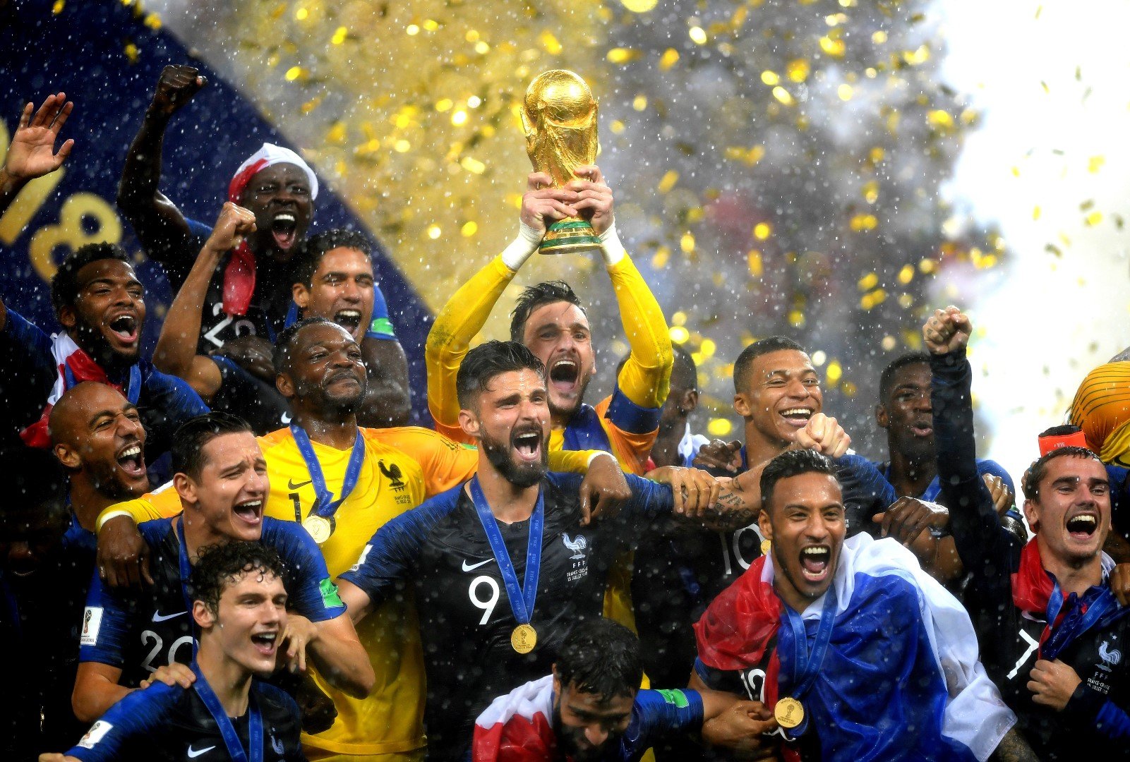 2918 г. - Но титлата е за други. Франция е актуалният световен шампион с втория си триумф. Европа има вече четири поредни трофея (Италия от 2006-а, Испания от 2010-а, Германия от 2014-а и "петлите" преди да дойде време за Катар 2022)