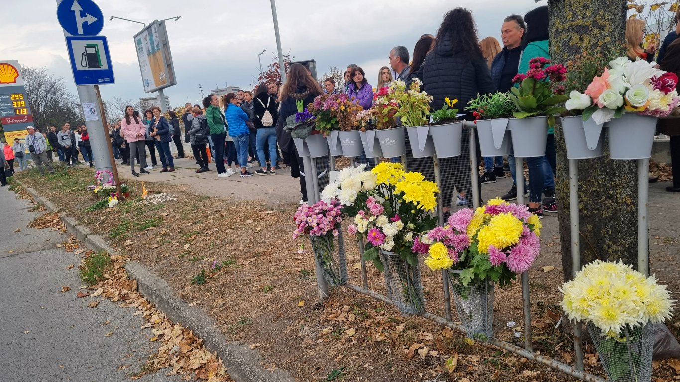 Шуменци отново излязоха на мирен протест в памет на убитата в катастрофа Светомира