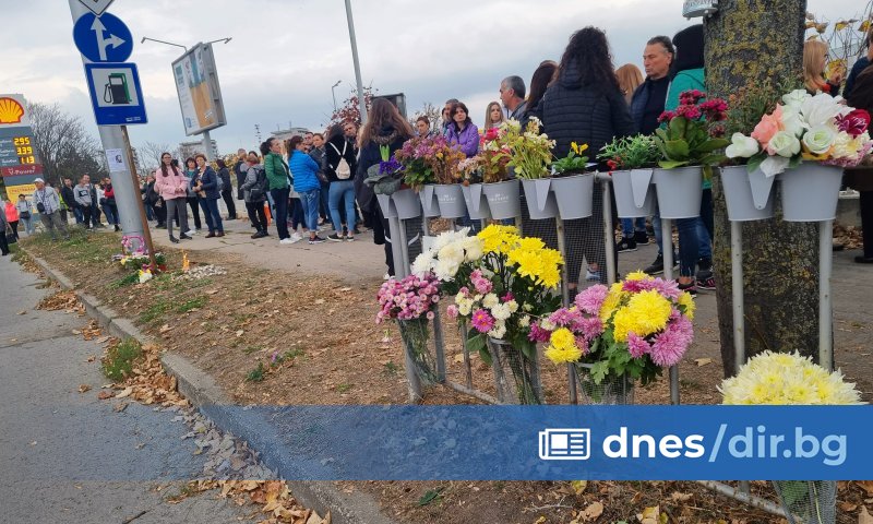 Десетки шуменци се събраха на мирен протест в памет на