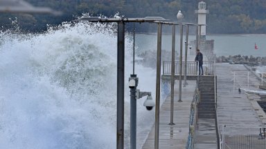 От години буните във Варна се рушат но до този