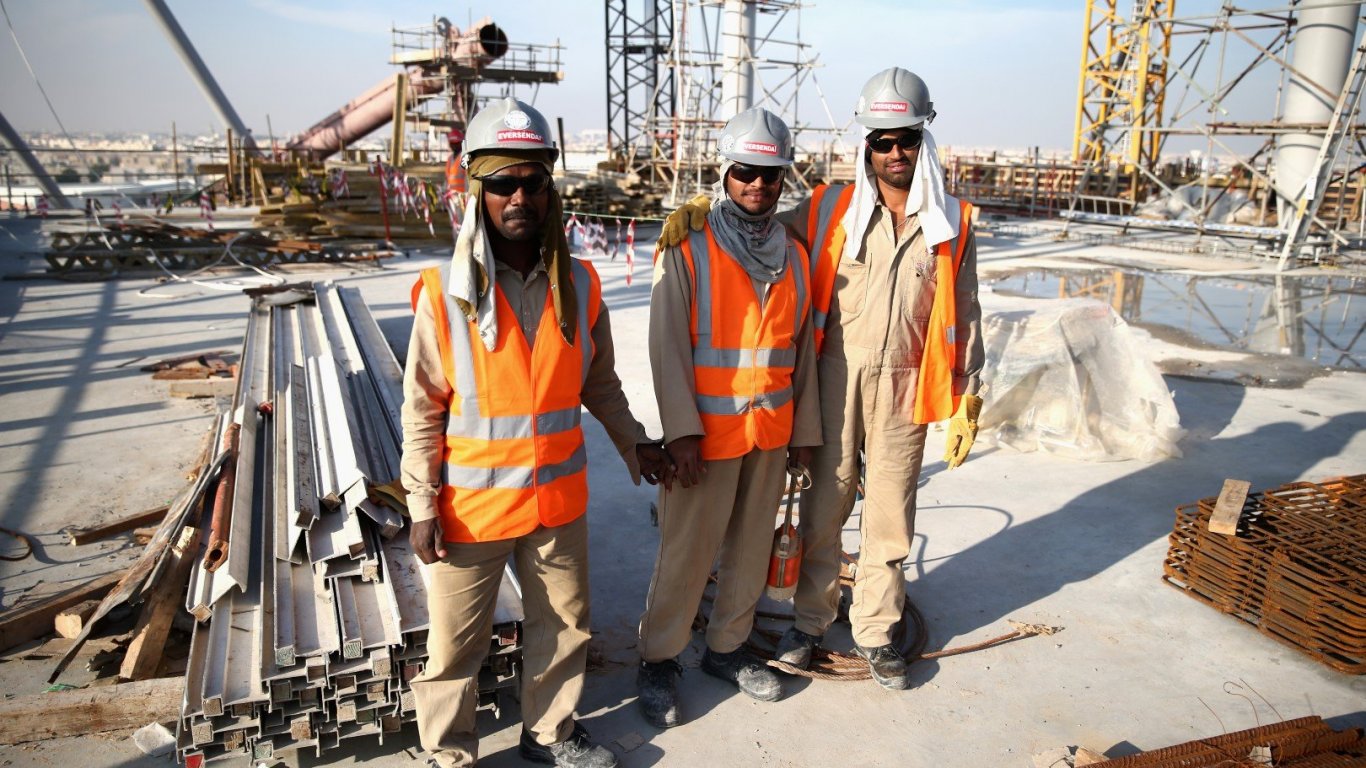 "Лалетата" се срещат с част от експлоатираните работници в Катар