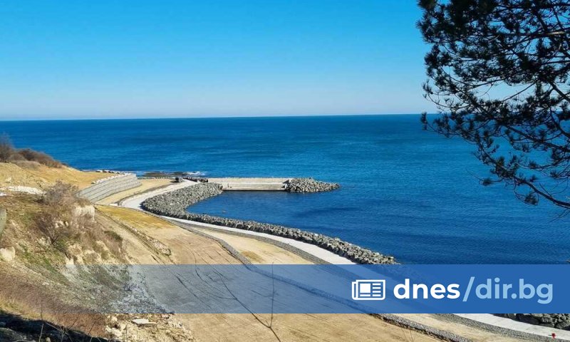 Брегоукрепителни дейности започват на централния плаж в Царево, за да