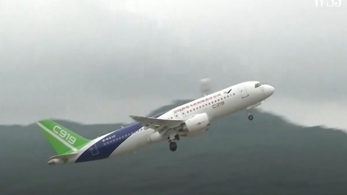 Китай представи конкурент на A320 на "Еърбъс"