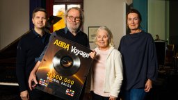 ABBA празнува 2,5 млн. продадени копия на албума "Voyage"   