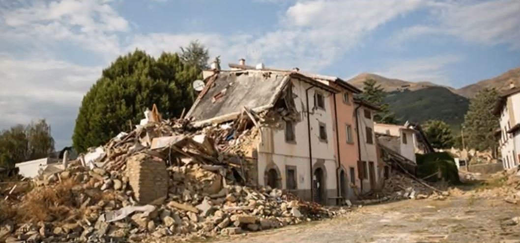 Разрушена къща в пристанищния град Анкона в регион Микре, в Северна Италия. 