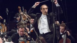 Маестро Емил Табаков ще води Софийската филхармония на 13 ноември