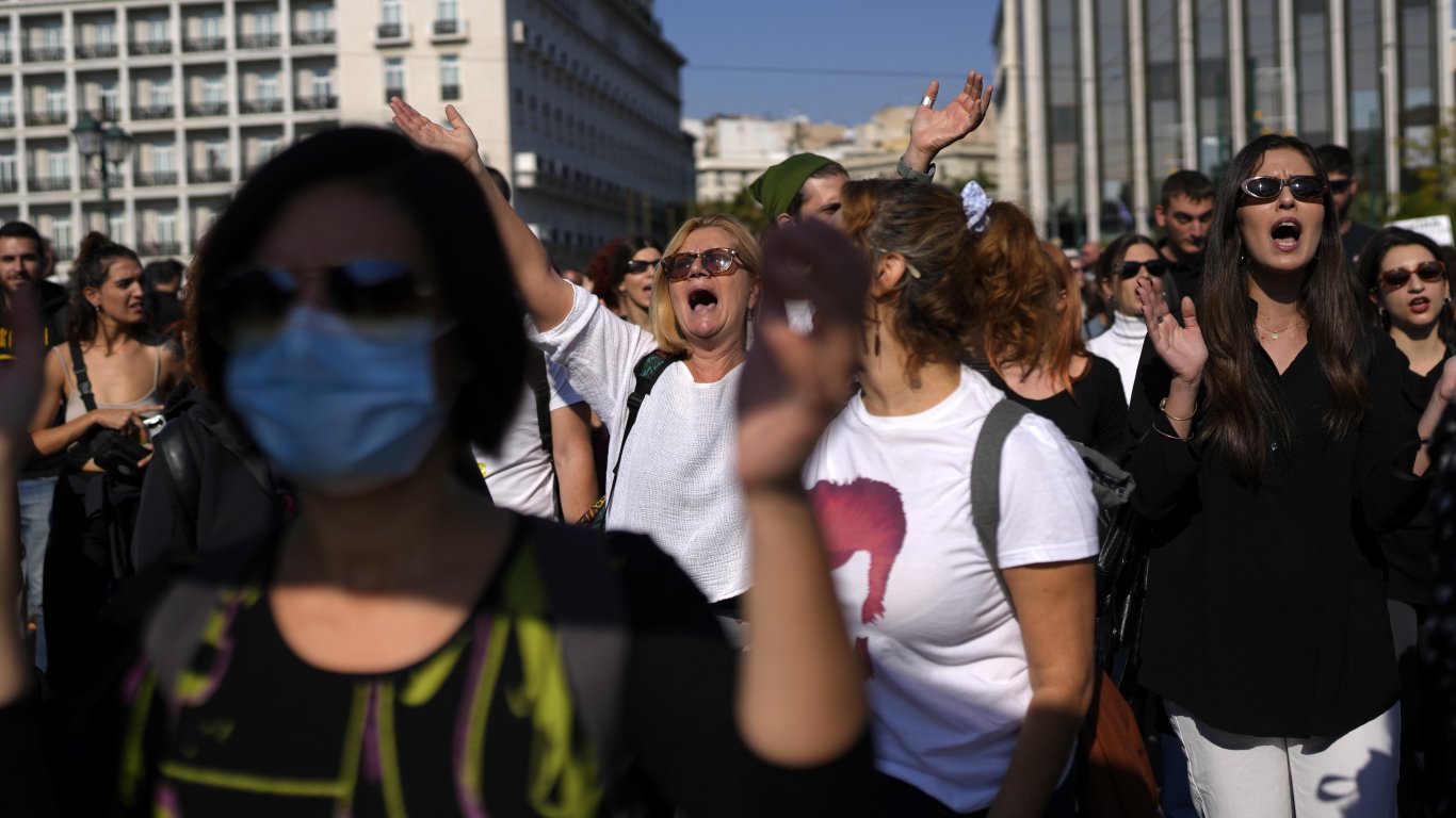 Еднодневната стачка заради високата инфлация предизвика хаос в Атина