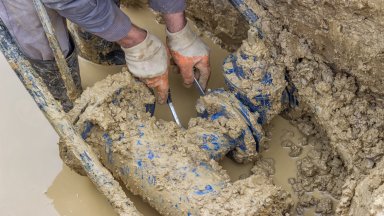 Авариен теч на тонове гореща вода превърна абонатна станция в