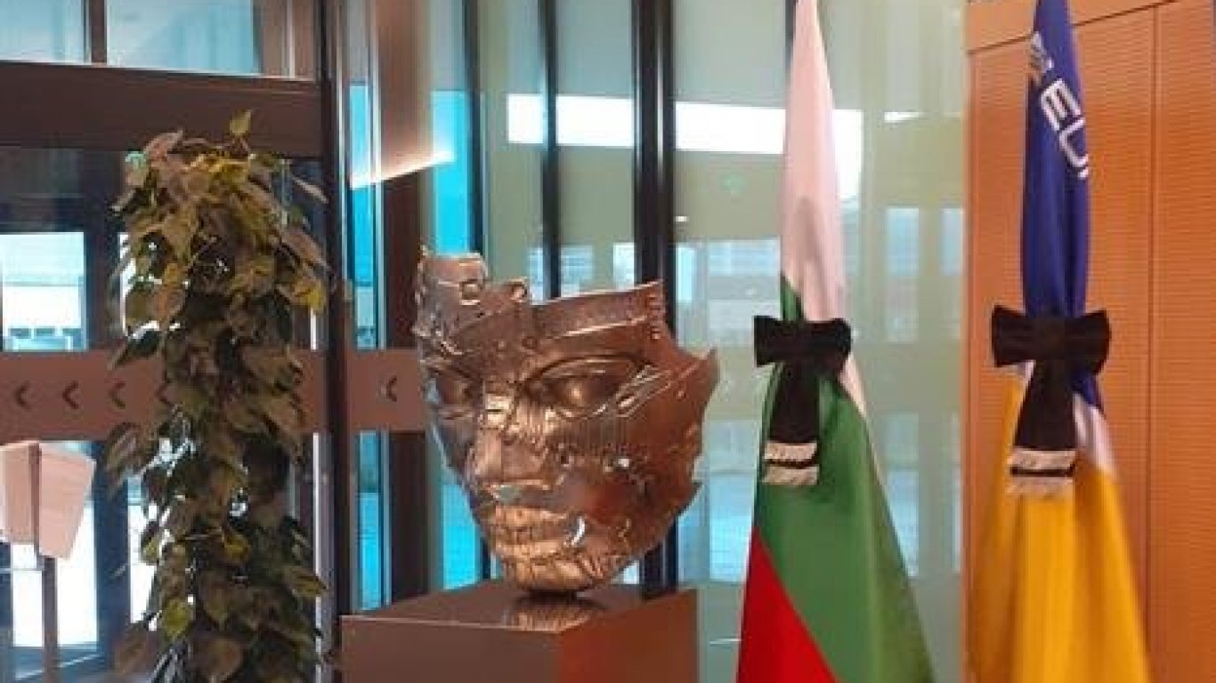 В централата на Европол почетоха паметта на убития български граничен полицай 