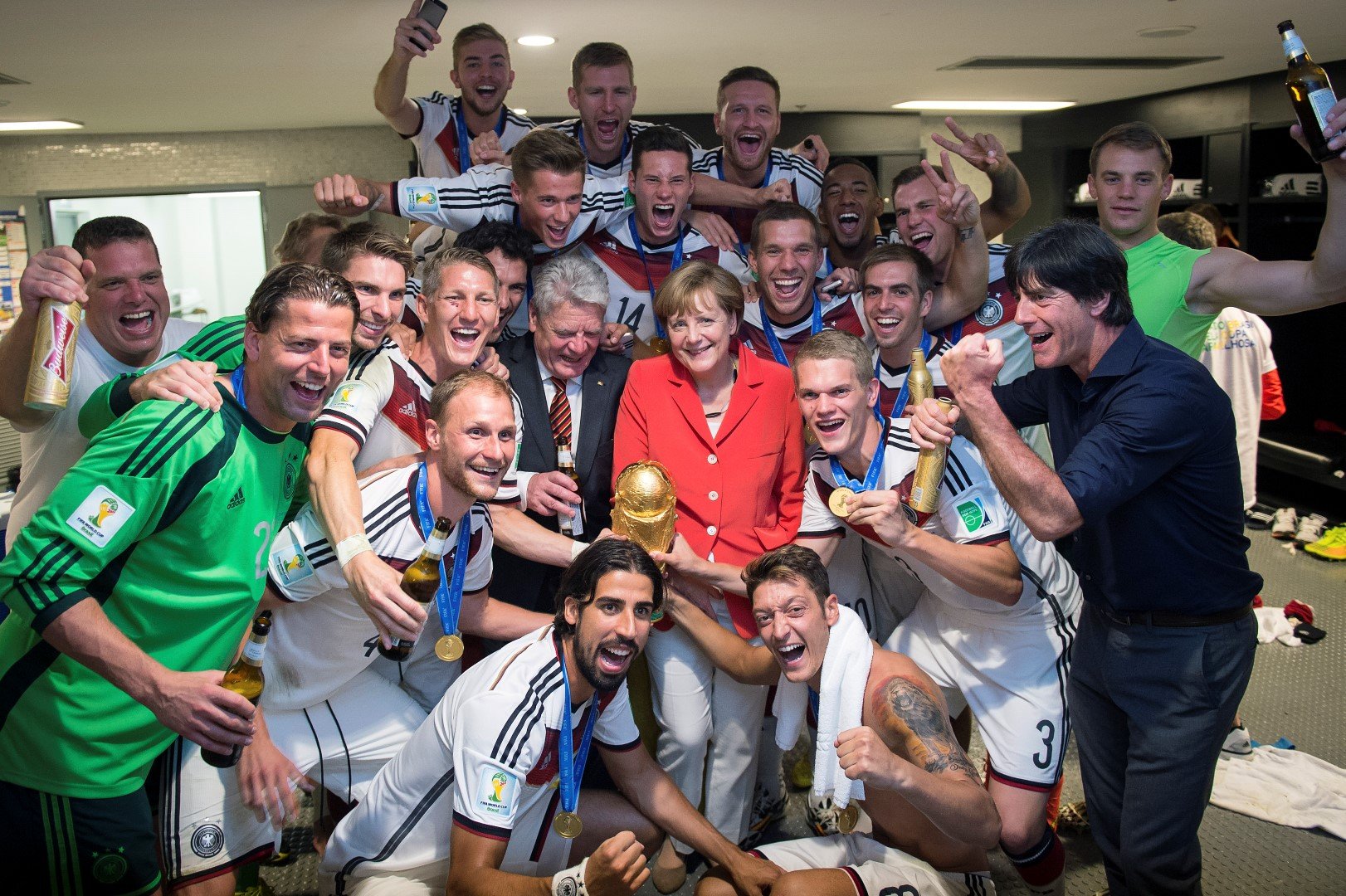 Ангела Меркел със световните шампиони през 2014-а