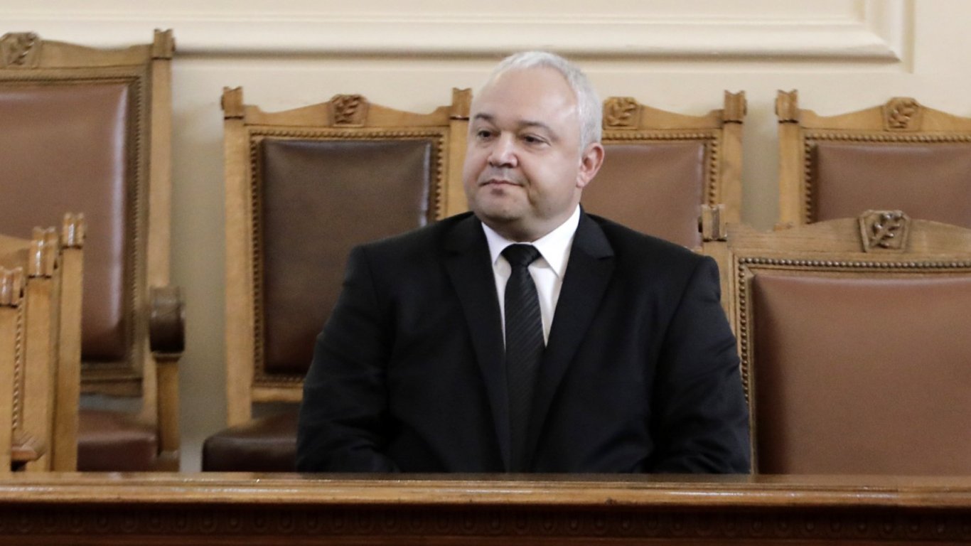 Демерджиев се разплака в парламента на изслушването за убития полицай