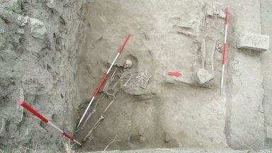 Археолози откриха още пет гроба в некропол до късноантичния град Нове