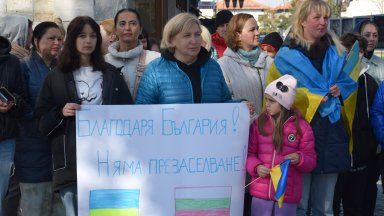Украинските бежанци отново протестират мирно в Слънчев бряг Варна Кранево