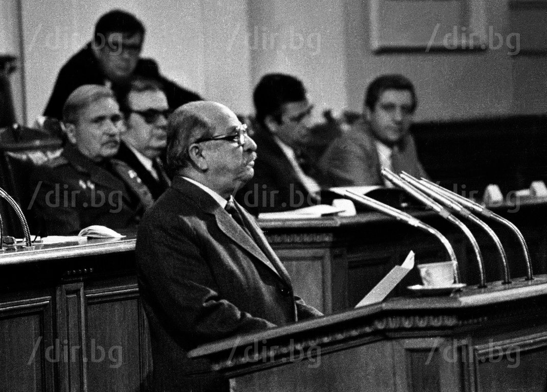  17 ноември 1989 година Пенчо Кубадински приказва от трибуната на Народното събрание, индивидът от обкръжението на Тодор Живков, който се обръща против него с решителен глас 
