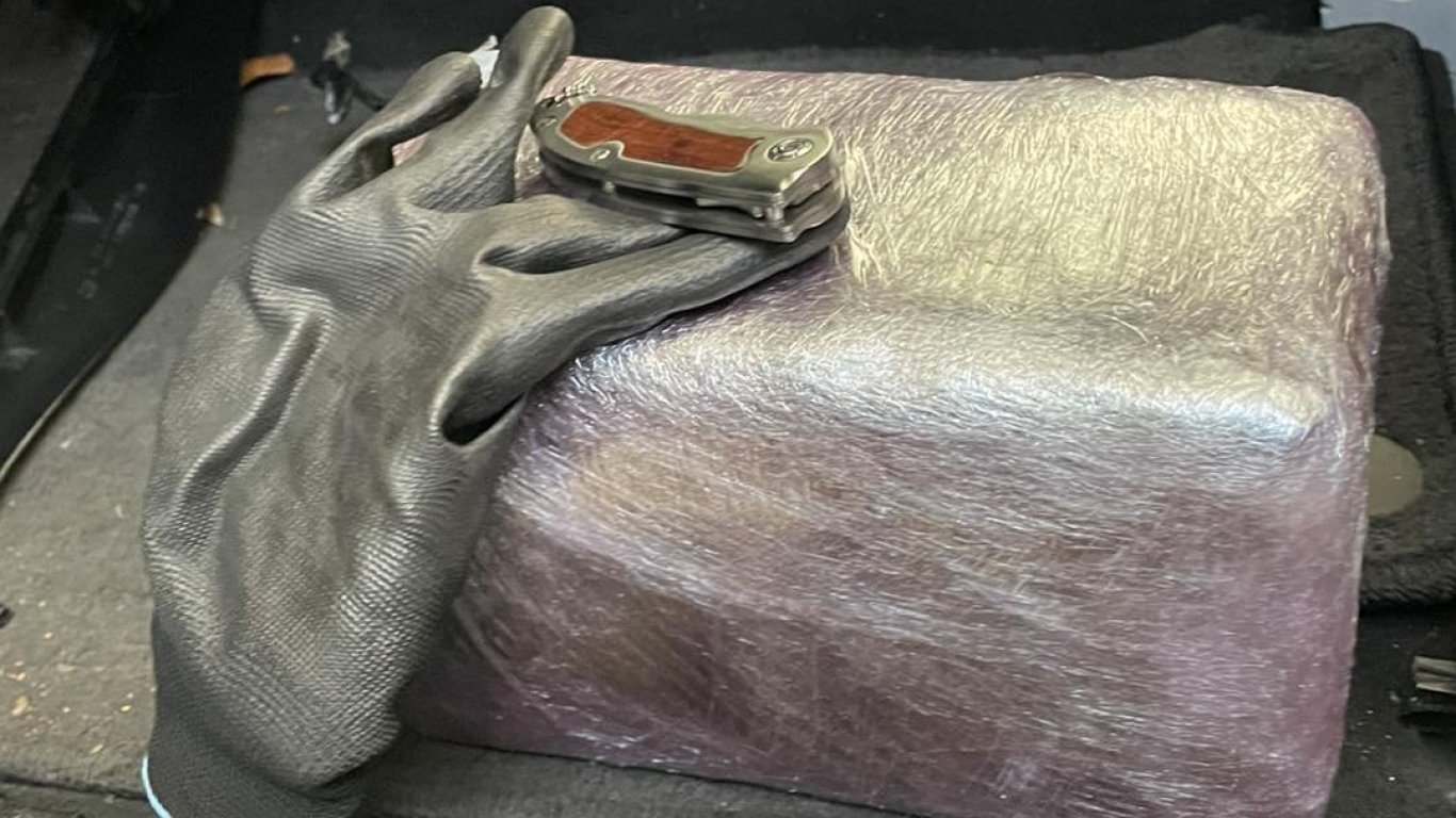 Откриха над 3,5 кг кокаин в лек автомобил на ГКПП "Гюешево" (видео/снимки)