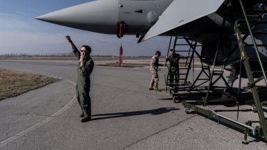 Шест изтребителя от ВВС на Испания се предислоцираха в авиобаза Безмер 