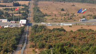 Съвместен репортаж на няколко западни медии показва ранен мигрант на