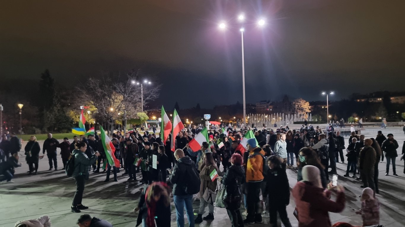 Протест в София в подкрепа на жените на Иран