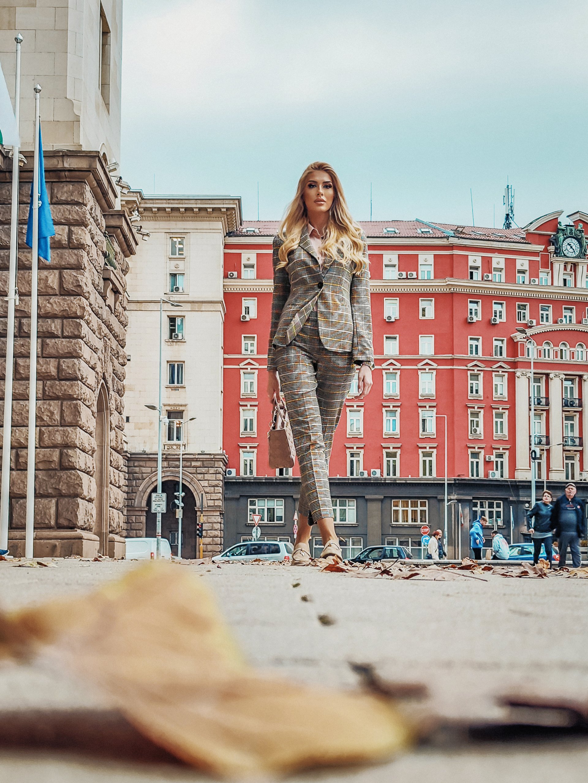 Жаклина Братанова пред обектива на Теди Грозданов, снимана с Xiaomi 12T Pro в Магичния град София 