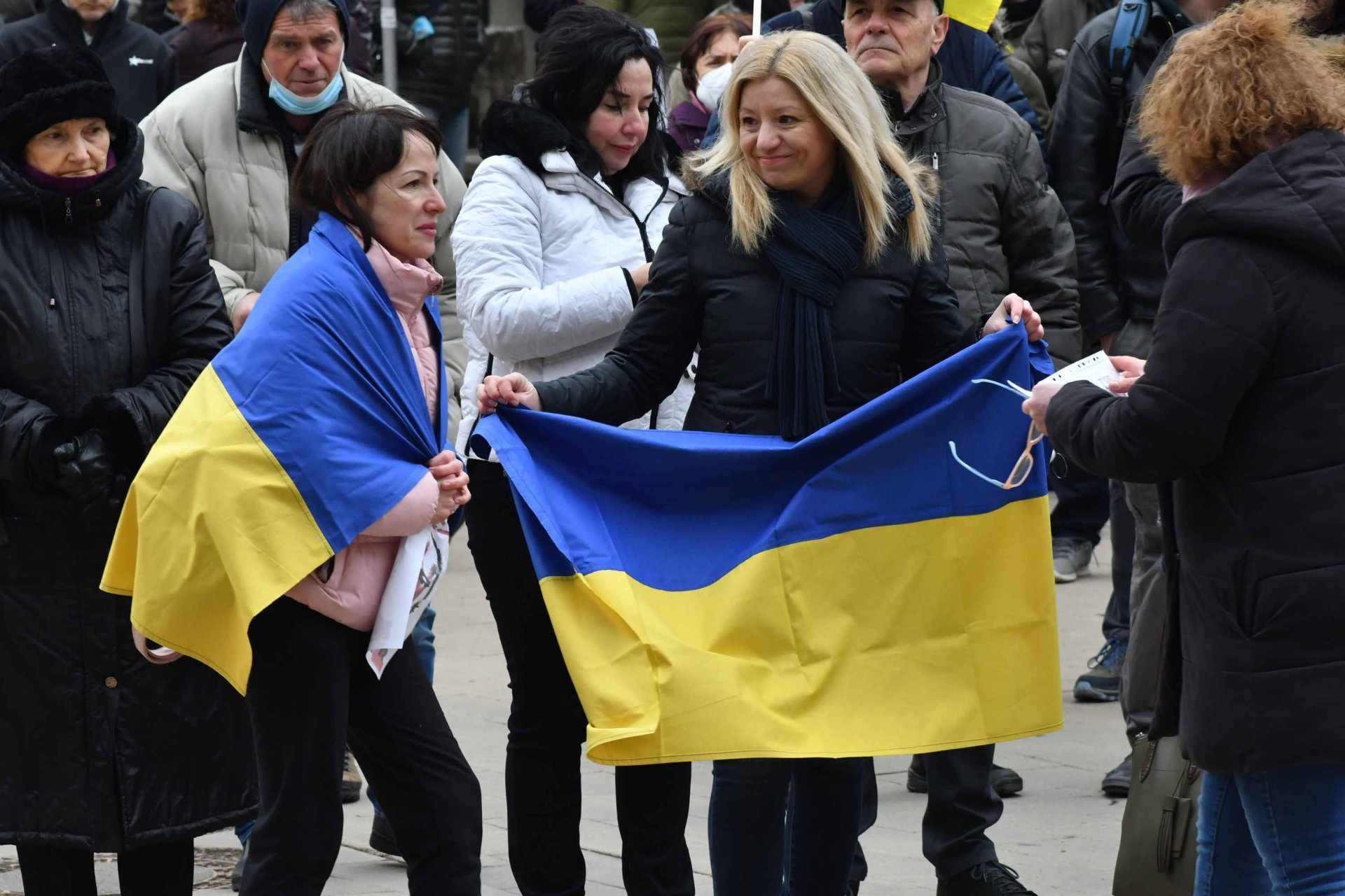 Цецка Бачкова (със знамето в ръце) е бивш депутат от ДБ, а през февруари т.г. атакува лидерския пост в ДСБ