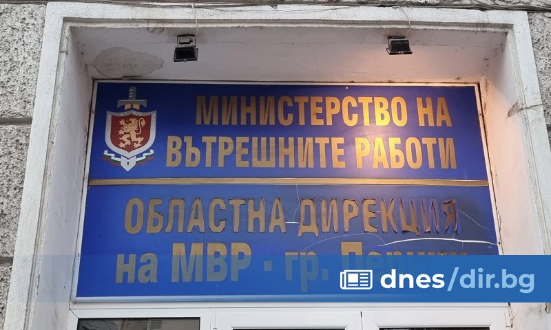 Има подадена информация сутринта в 8.30, че е разбита кантората