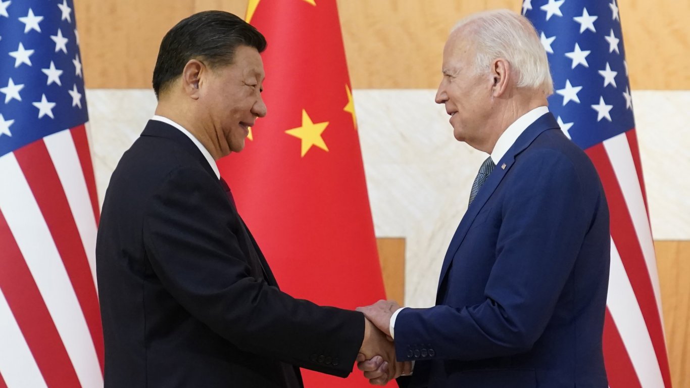 САЩ затоплят отношенията с Китай и ухажват Африка
