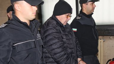 Доведоха окован в съда убиеца от Женския пазар, магистратите го оставиха в ареста