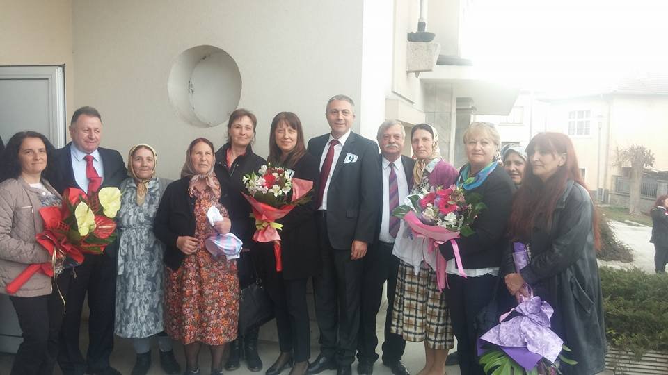 Нуредин Кафелов заедно с лидера на ДПС Мустафа Карадайъ, Филиз Хюсменова и симпатизанти на партията по време на предизборния лъч в Благоевградско