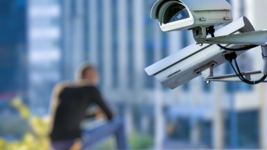 Той обръща внимание че превишаването на скоростта по улиците на