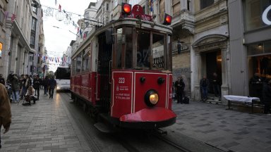 След терористичния акт в неделя на централния булевард Истиклал на