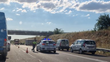 Автомагистрала Тракия е затворена от Карнобат в посока Бургас поради
