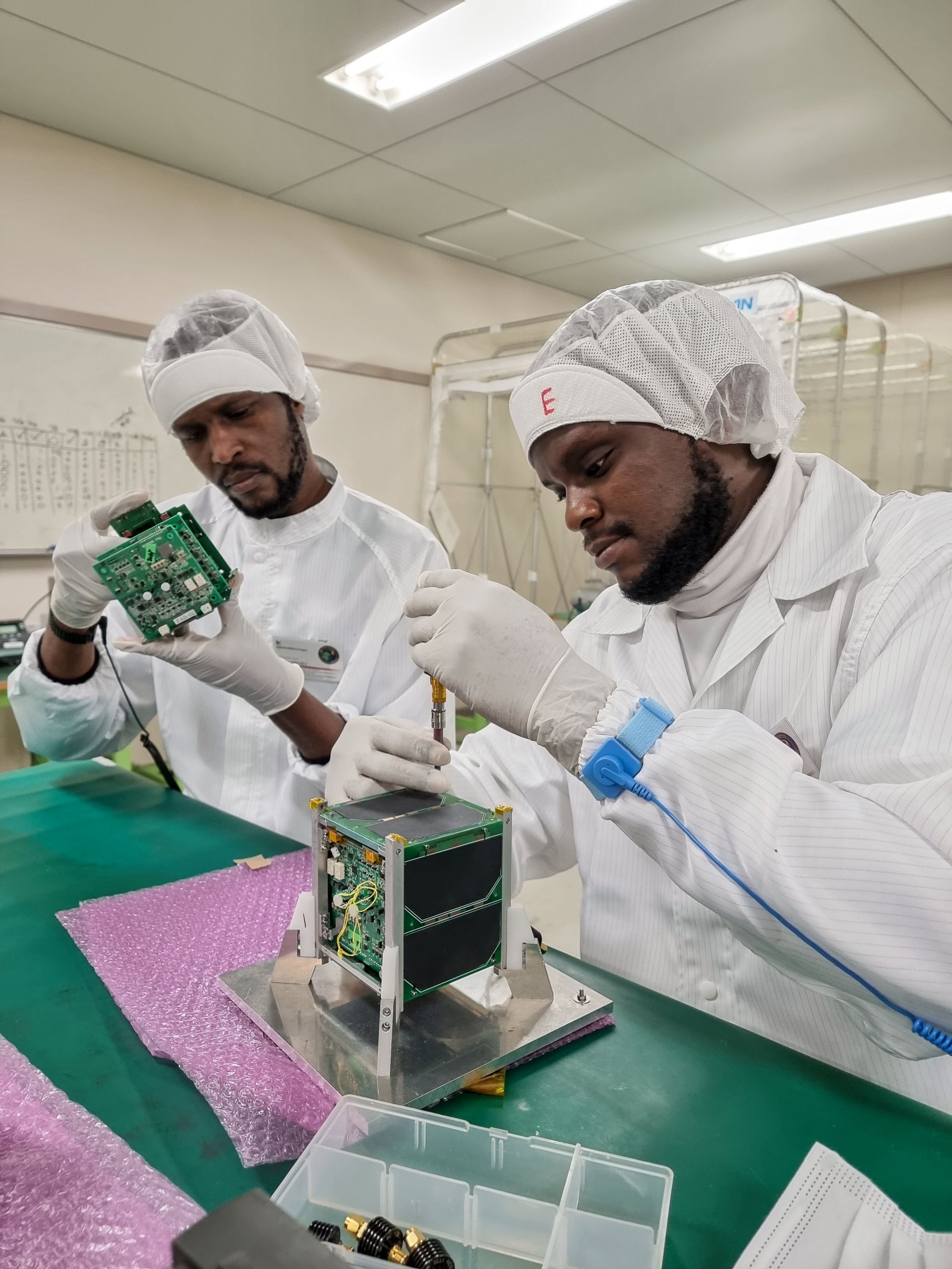 Разработването на първия сателит на Уганда