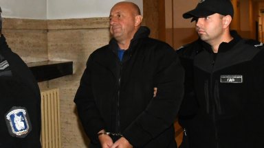 Обвиненият за подкуп служител на Гранична полиция Янко Серафимов остава