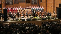 Нестихващи аплодисменти и отличия за 70-годишнината на Оркестъра за народна музика на БНР в зала "България"