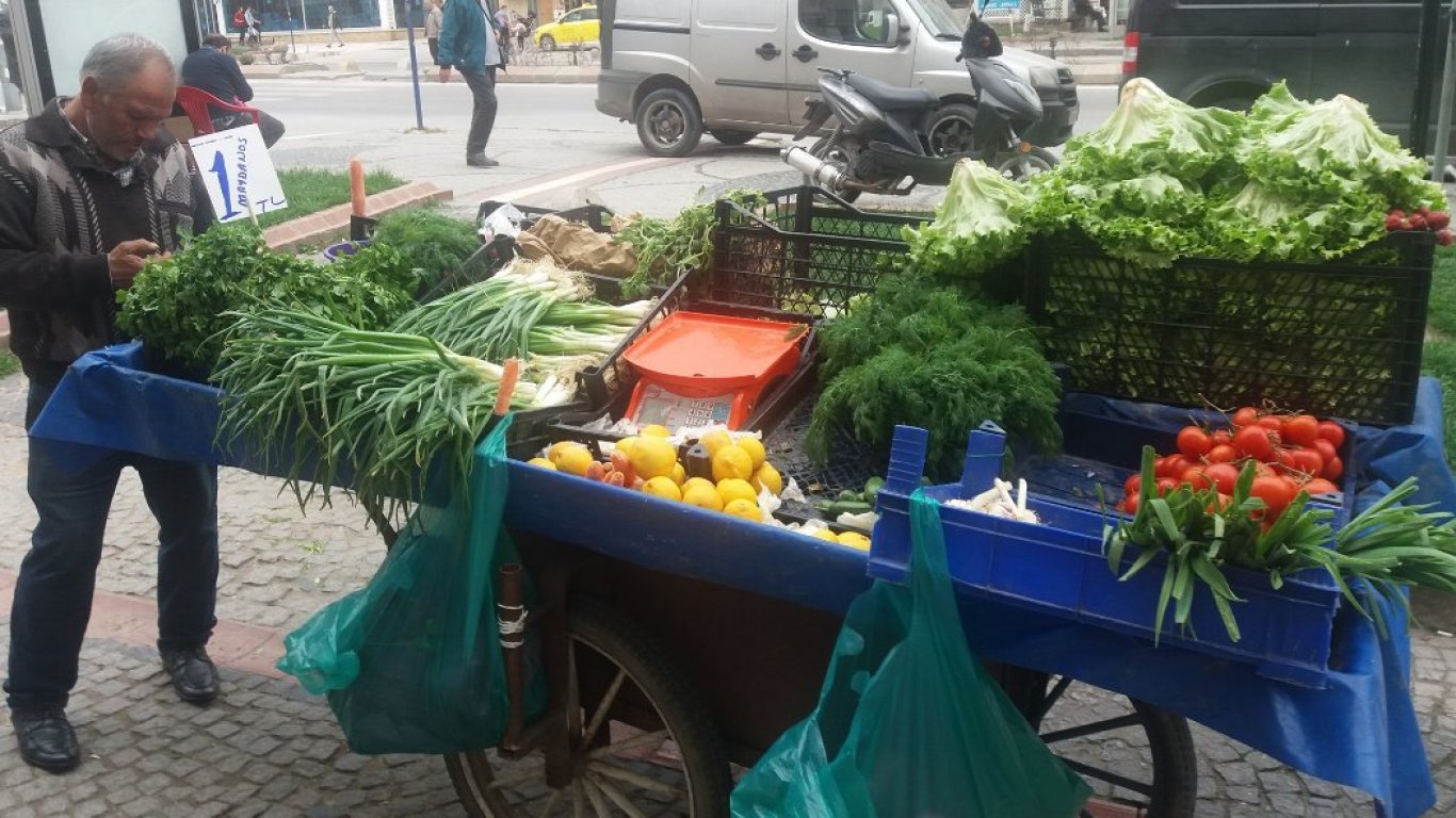 На пазар в Одрин: Цените се повишават, но напливът не намалява