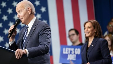 Само около половината от привържениците на Демократическата партия смятат че