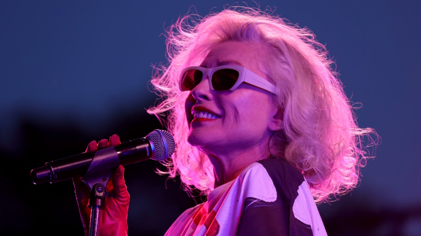 "Blondie", Брайън Адамс и Снуп Дог са сред номинираните за Залата на славата на текстописците