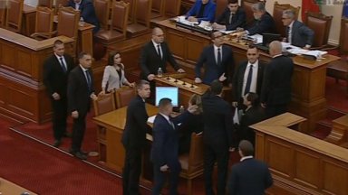 Съдбата на въглищните централи стана причина за скандал между депутати