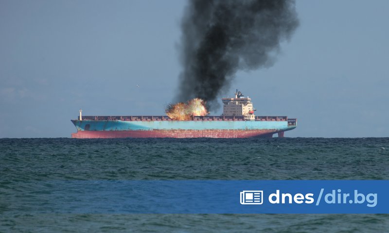 Петролен танкер, свързван с израелски милиардер, е бил ударен край