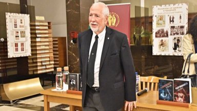 Очаквам едно десетилетие на Перестройка и на Запад и