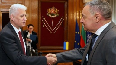 Сред най важното въоръжение в списъка за военна помощ предоставен от