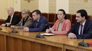 Български възход и ГЕРБ СДС се срещнаха в Народното събрание по