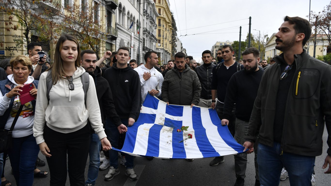 Сблъсъци и сълзотворен газ в Гърция за 49-годишнината от бунта в Атинската Политехника
