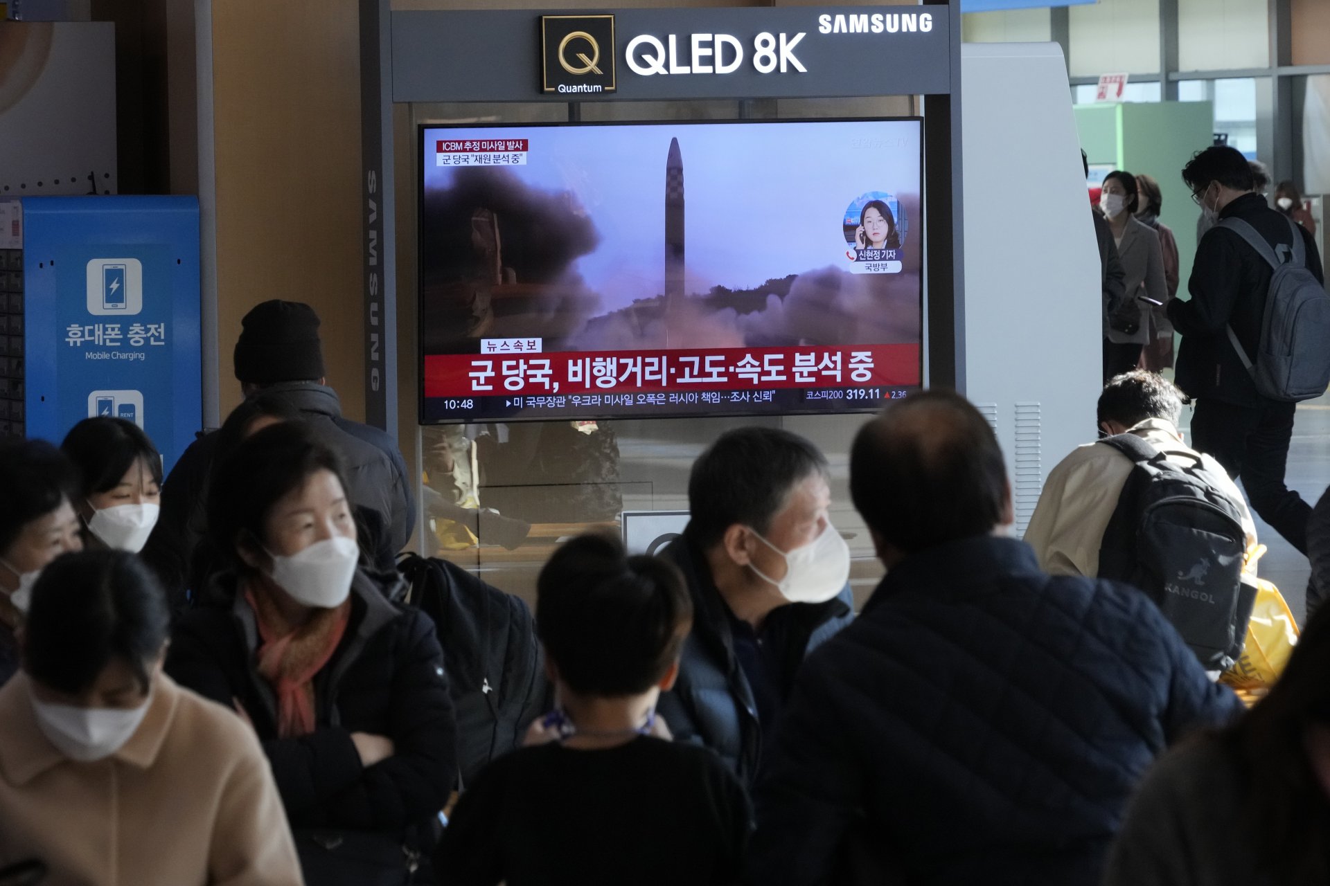 Изстрелването на ракетата се наблюава от гара в Сеул