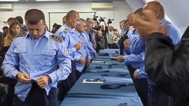 Полицейски служители от мисията на ЕС ЕУЛЕКС бяха разположени в