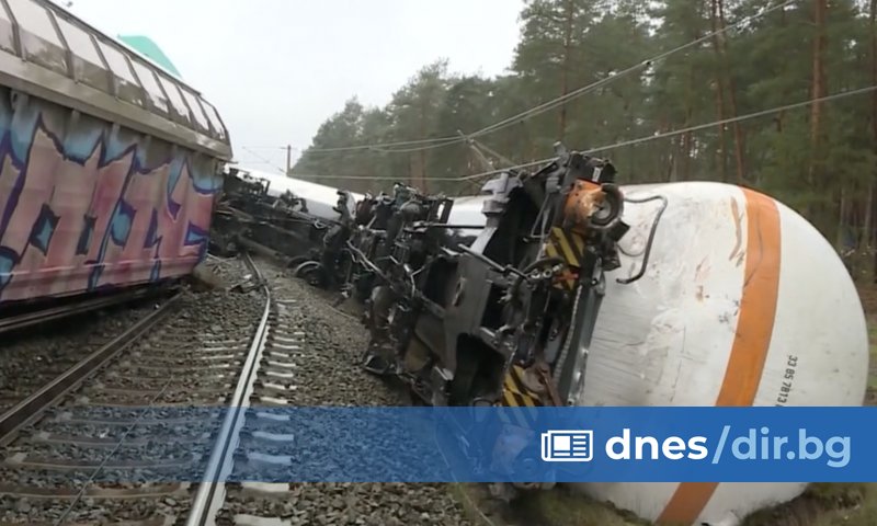 Сблъсък на две товарни композиции с цистерни пропан-бутан доведе до