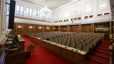 Липсата на кворум едва не провали днешното пленарно заседание парламентът