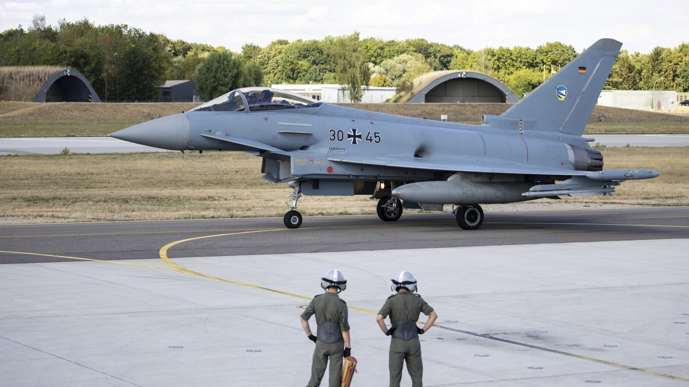 НАТО започва най-мащабното в историята си военновъздушно учение 